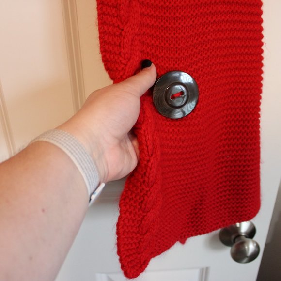 Red convertible scarf/shawl - Picture 4 of 4